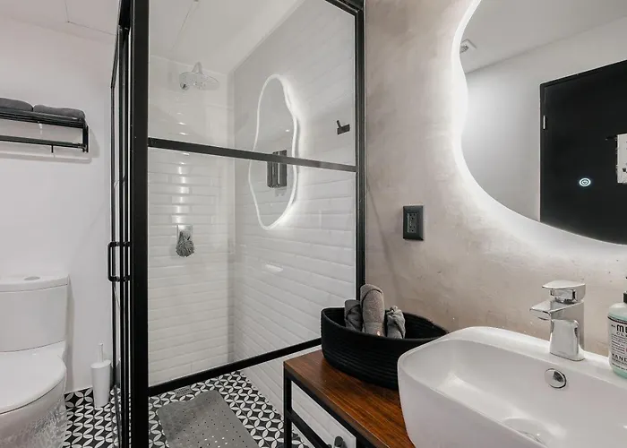 The Palm Loft-modern Comfort With/equipped Kitchen *