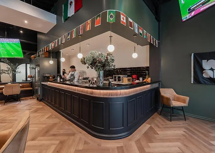 The Palm Loft-modern Comfort With/equipped Kitchen Apartment
